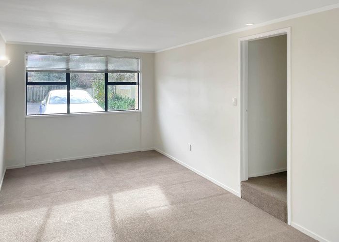  at 1/6 Papatahi Place, Henderson, Waitakere City, Auckland