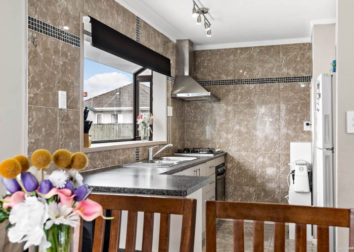  at 2/1 Viola Avenue, Māngere East, Auckland