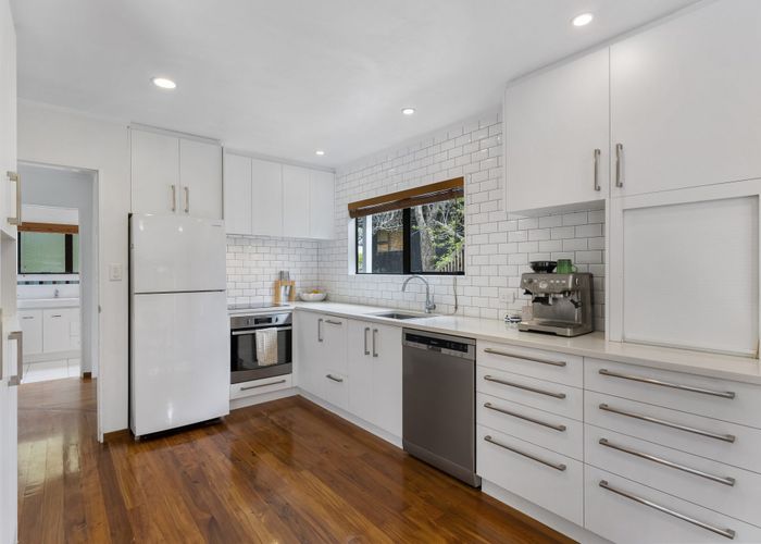  at 8A Cresta Avenue, Beach Haven, Auckland