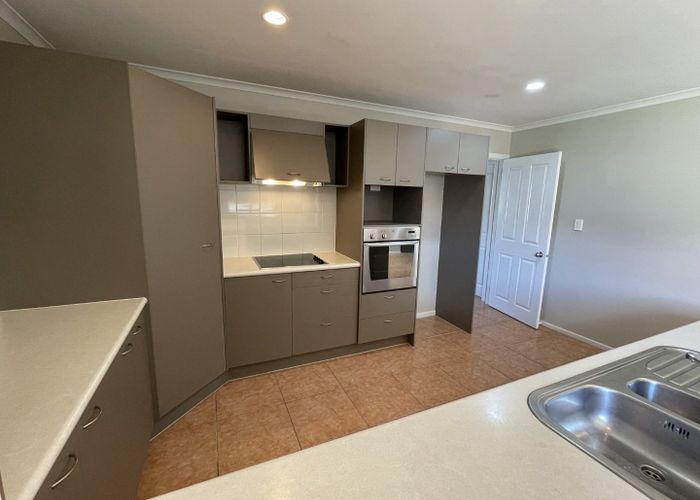  at 4 Moravale Lane, Flat Bush, Manukau City, Auckland