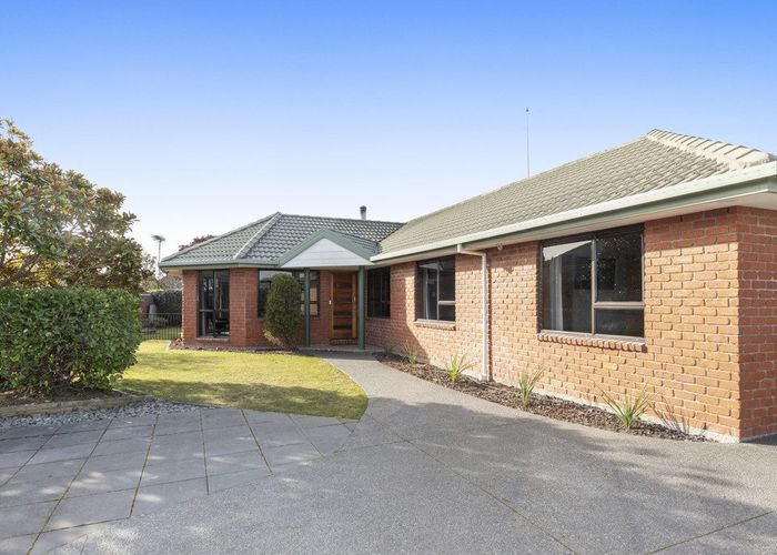  at 8 Orlando Crescent, Waimairi Beach, Christchurch City, Canterbury