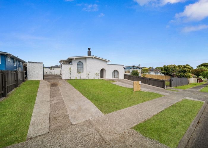  at 15 Gainsborough Street, Manurewa, Manukau City, Auckland