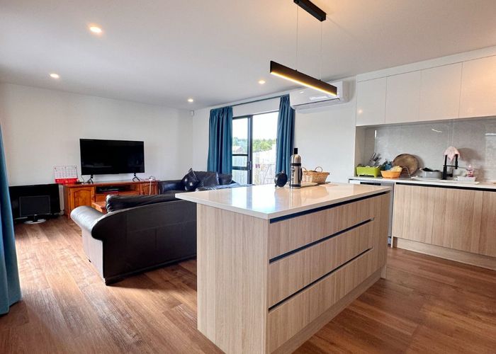  at 49D Royal View Rd, Te Atatu South, Waitakere City, Auckland