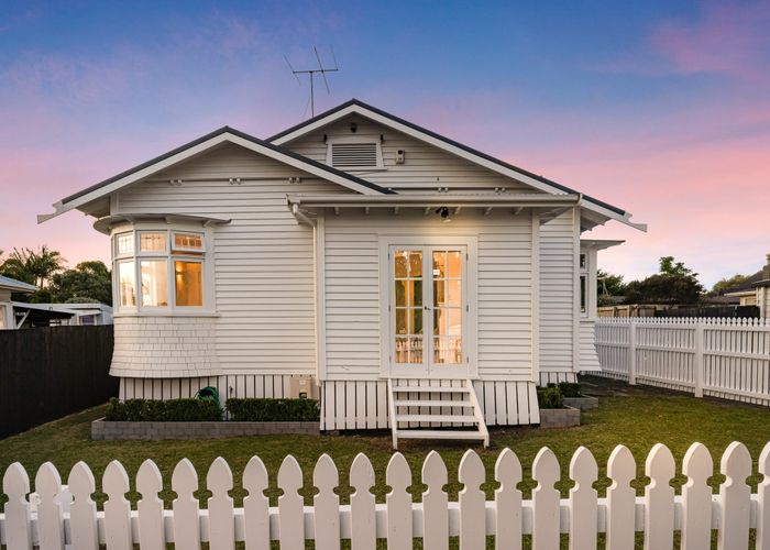  at 7 Montrose Street, Point Chevalier, Auckland