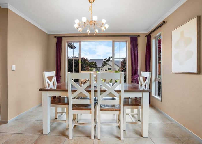  at 13 Langdale Court, Huntington, Hamilton