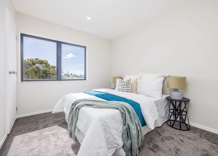  at 2/8 Blanes Road, Weymouth, Manukau City, Auckland