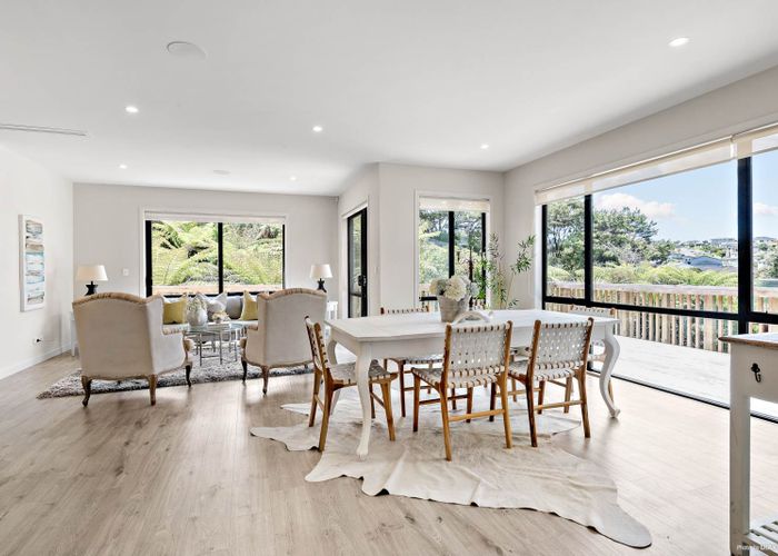  at 14 Para Close, Fairview Heights, Auckland