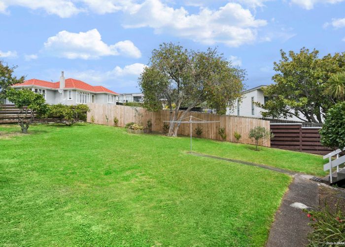  at 558A Beach Road, Rothesay Bay, Auckland