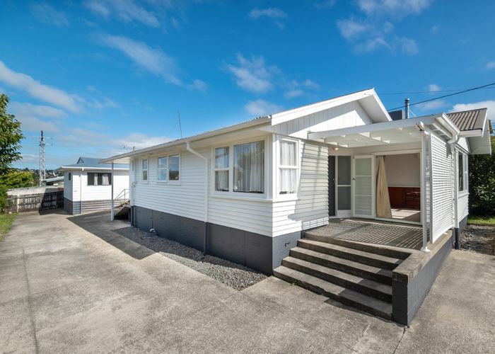  at 199 Chivalry Road, Glenfield, North Shore City, Auckland