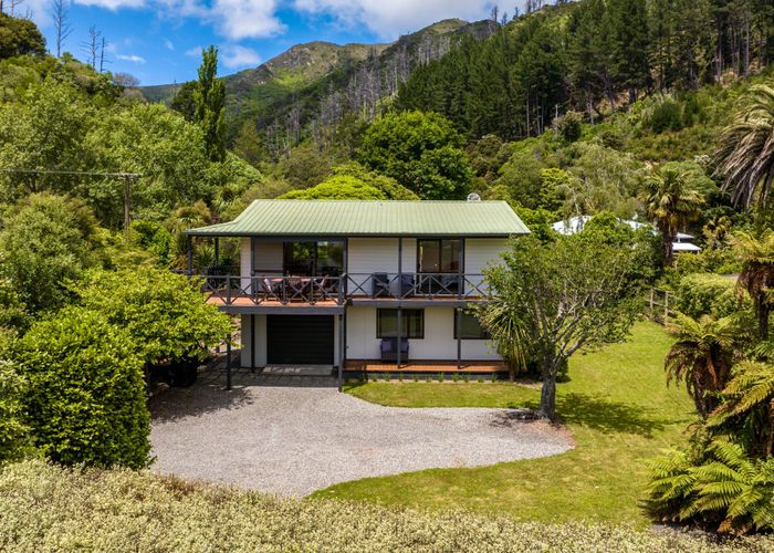  at 6 Brough Place, Ngakuta Bay