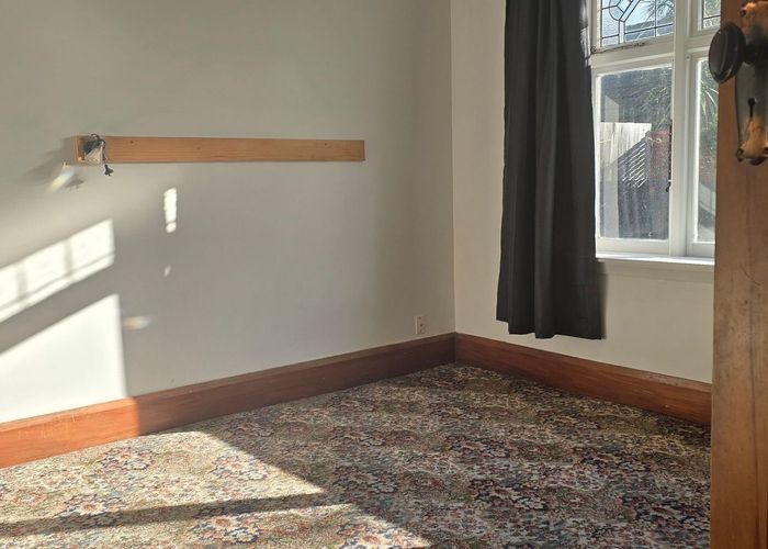  at 2/304 Ferry Road, Waltham, Christchurch City, Canterbury