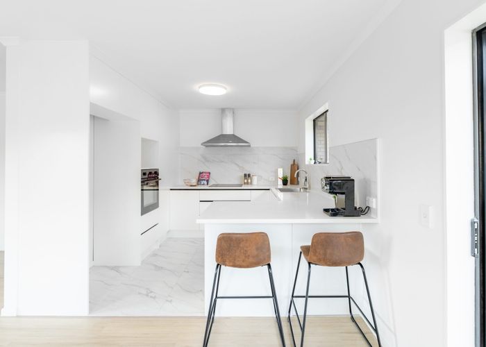  at 14 Cade Place, Weymouth, Auckland