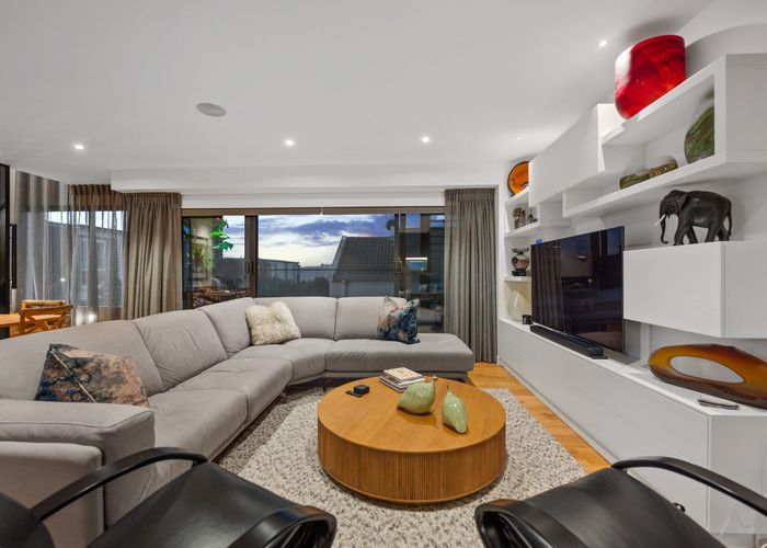  at 5E Pierce Road, Milford, Auckland