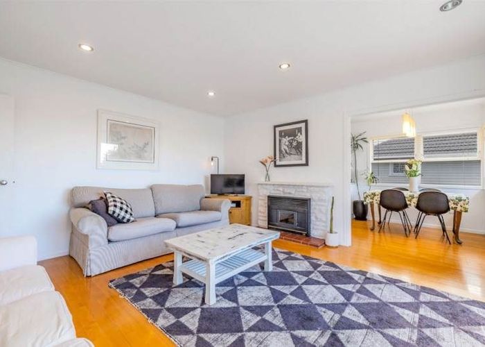  at 37 Rosalind Road, Glenfield, North Shore City, Auckland