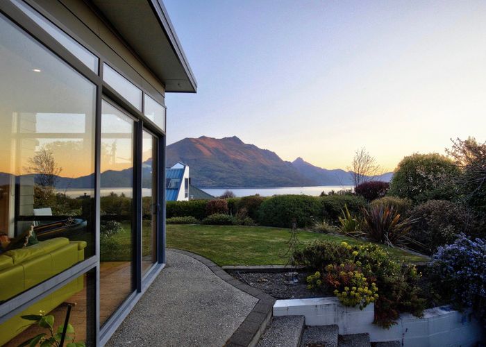  at 4 Oregon Drive, Kelvin Heights, Queenstown