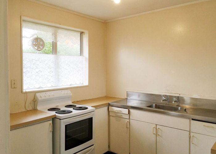  at 2/28 Seabrook Avenue, New Lynn, Waitakere City, Auckland