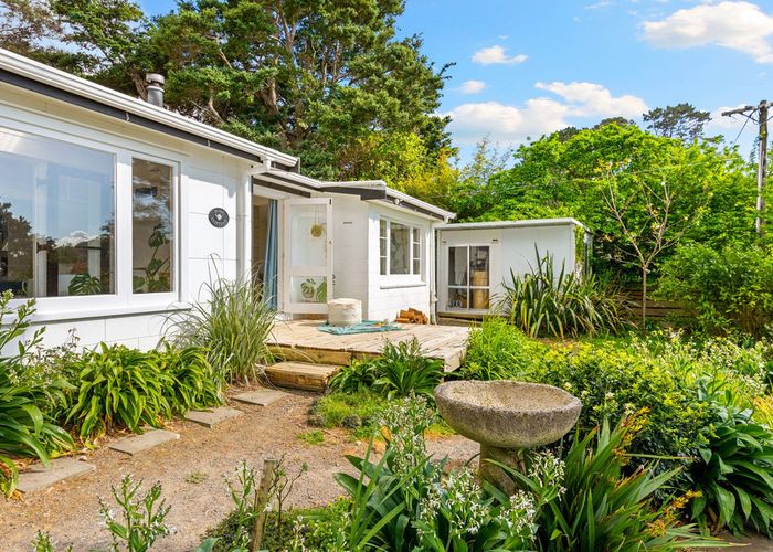  at 29 Kauri Point Road, Laingholm, Auckland