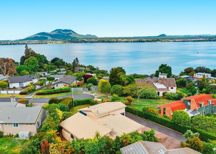  at 1/16 Isobel Street, Acacia Bay, Taupo, Waikato