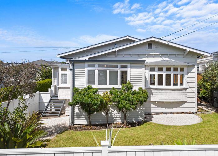  at 4 Cambrai Avenue, Mount Roskill, Auckland
