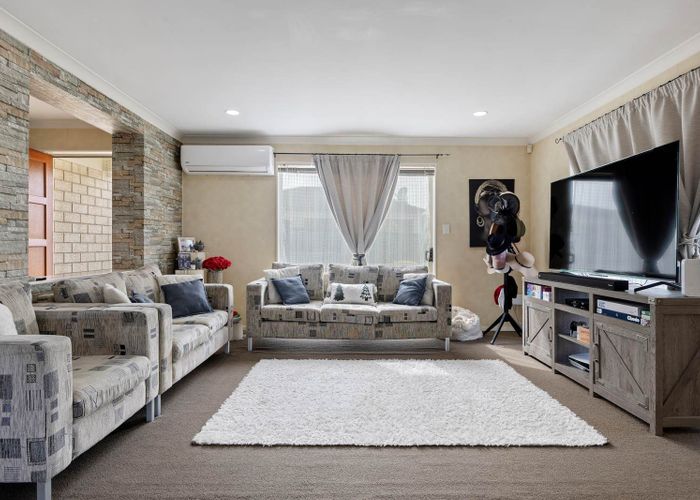  at 16 Claremont Way, East Tamaki Heights, Manukau City, Auckland