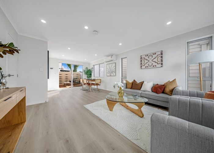  at 9D Glennandrew Drive, Half Moon Bay, Manukau City, Auckland