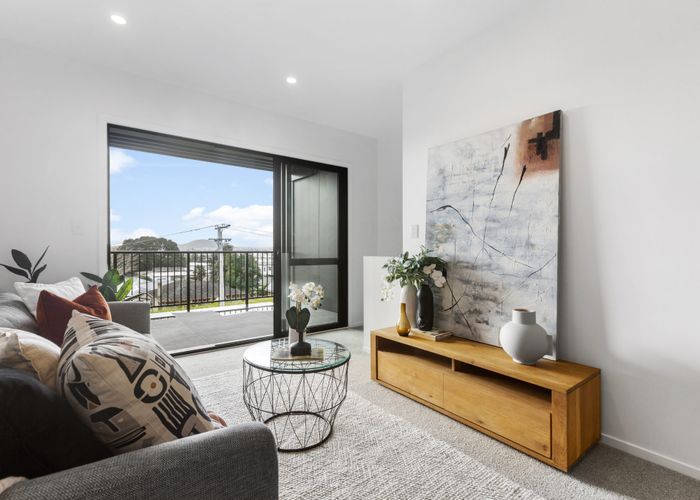  at 2/11 Ryburn Road, Mount Wellington, Auckland City, Auckland