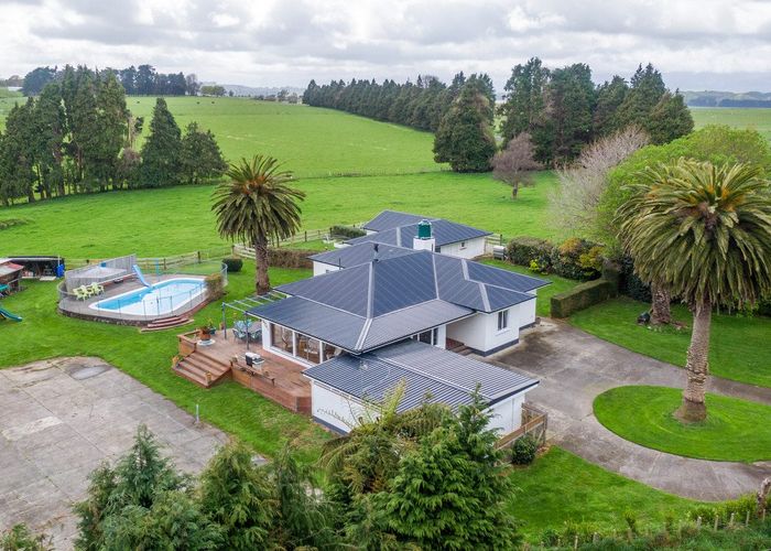  at 2523 Kimbolton Road, Kiwitea