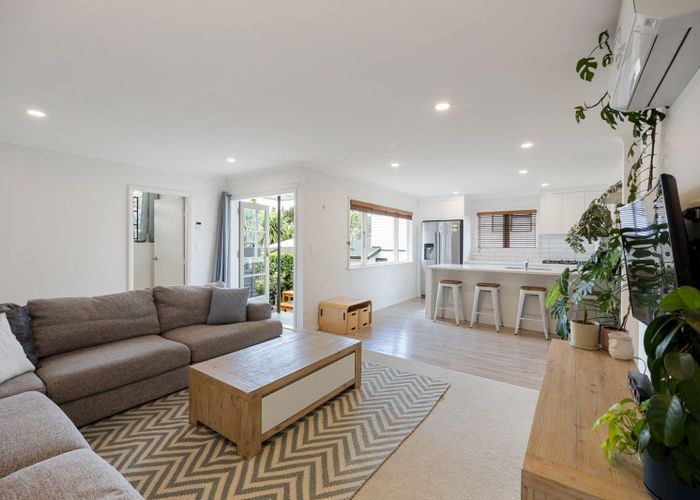  at 11 Westney Place, Forest Lake, Hamilton