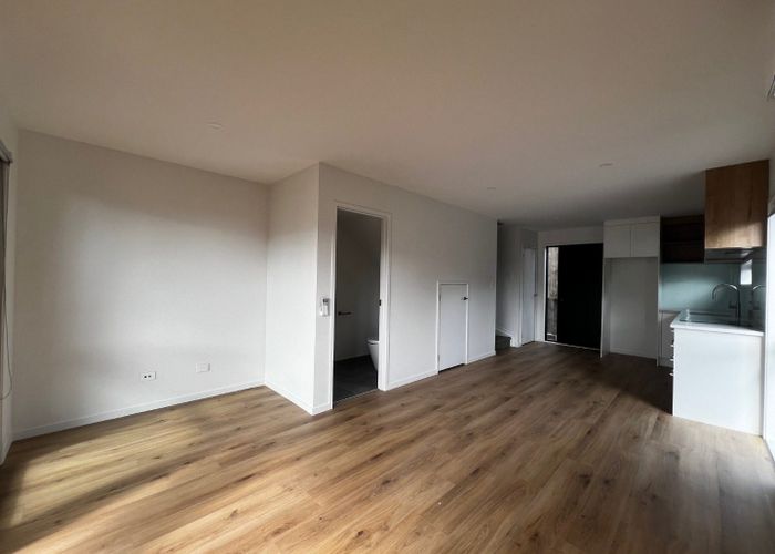  at 3/21 Divich Avenue, Te Atatu South, Auckland