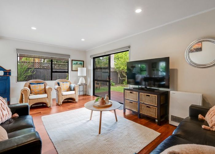  at 1/2 Carl Place, Unsworth Heights, North Shore City, Auckland