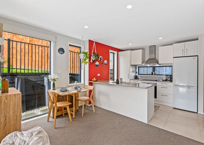  at 4/42 View Road, Henderson, Waitakere City, Auckland