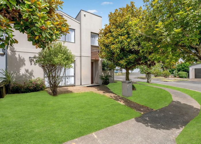  at 18 Faldo Drive, Golflands, Manukau City, Auckland