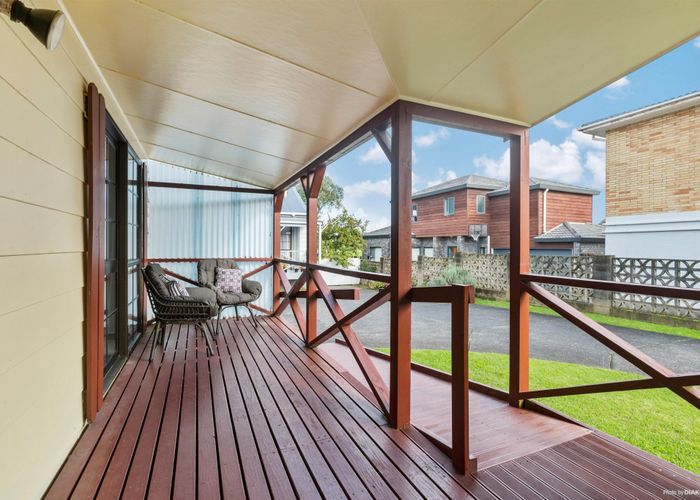  at 2/29 Akoranga Drive, Northcote, Auckland