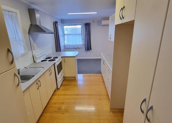  at 4 Graham Avenue, Te Atatu Peninsula, Auckland