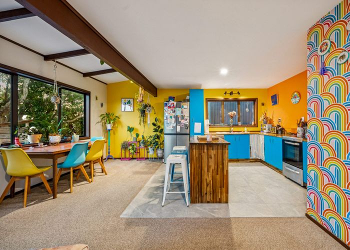  at 5 Laingholm Drive, Laingholm, Waitakere City, Auckland