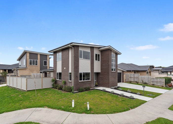  at 2 Loftus Place, Flagstaff, Hamilton