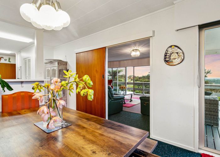  at 1144 Scenic Drive North, Swanson, Waitakere City, Auckland