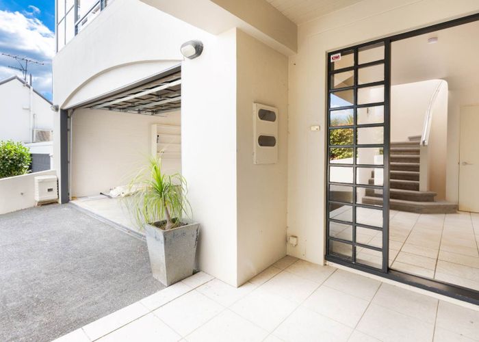  at 2/40 Ngaiwi Street, Orakei, Auckland