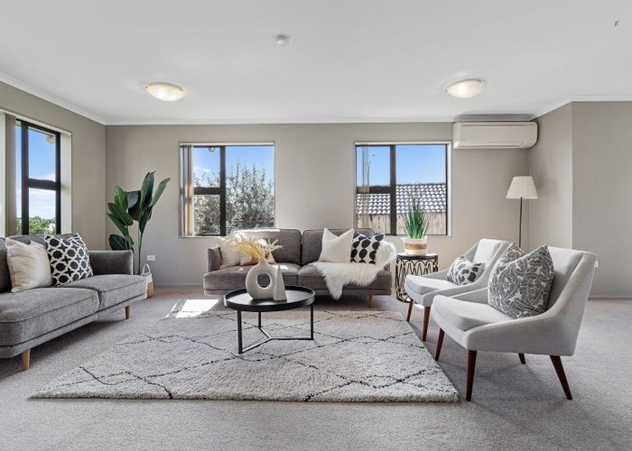  at 3 Eastridge Terrace, Huntington, Hamilton