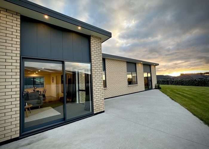  at 8 Chatham Rise, Seaward Bush, Invercargill