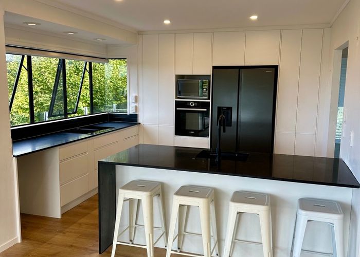  at 2/35 Aberdeen Road, Castor Bay, Auckland