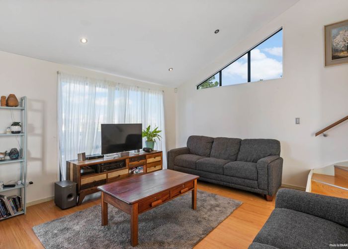  at 2/274 Glamorgan Drive, Northcross, Auckland