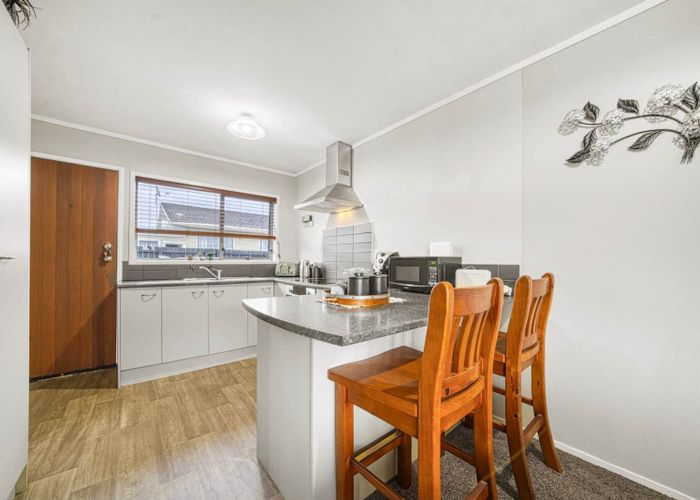  at 2/21 Berwyn Avenue, Takanini, Papakura, Auckland