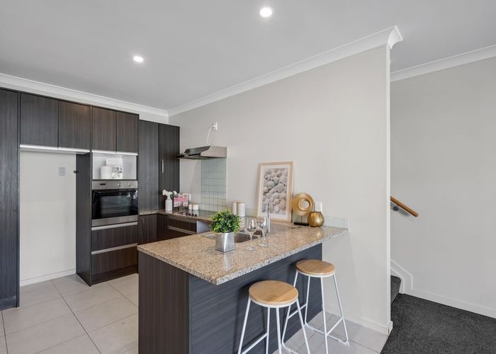  at 2/44 Carlos Drive, Flat Bush, Auckland