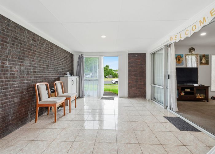  at 14 Meadowcourt Drive, Manukau, Manukau City, Auckland