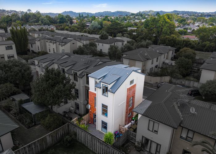  at 7 Barnea Circle, Glen Eden, Waitakere City, Auckland