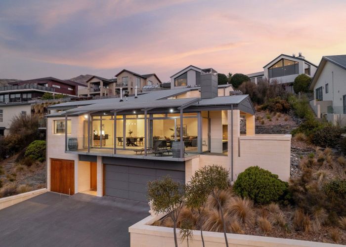  at 4 Elizabeth Place, Kelvin Heights, Queenstown