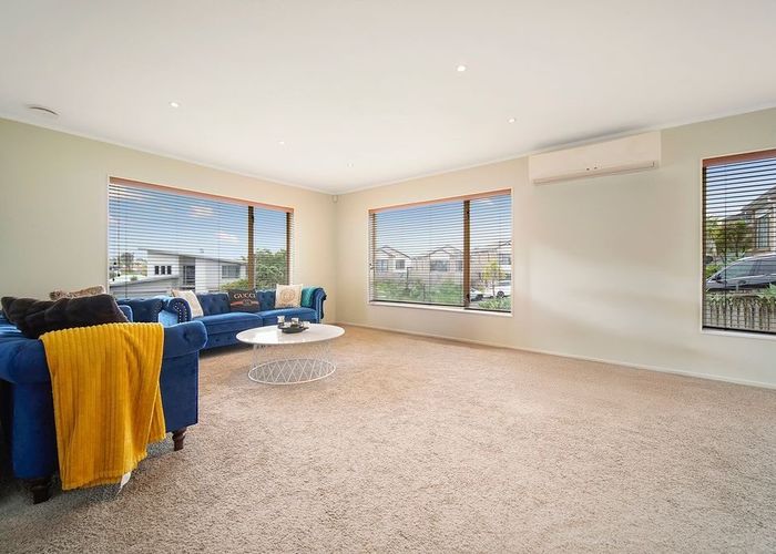  at 18 Tenbless Court, Unsworth Heights, North Shore City, Auckland