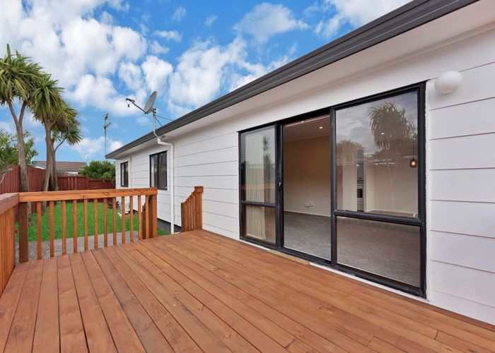 at 2/81 Harmel Road, Glendene, Waitakere City, Auckland
