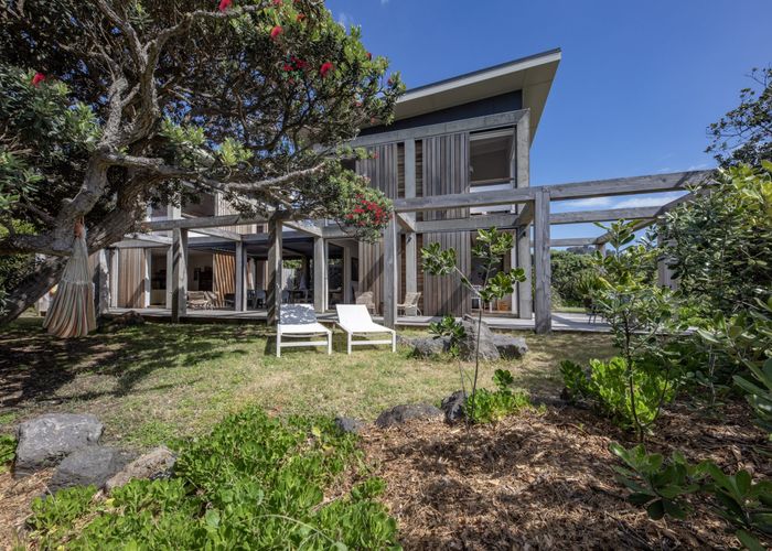  at 139 Marine Parade North, Piha